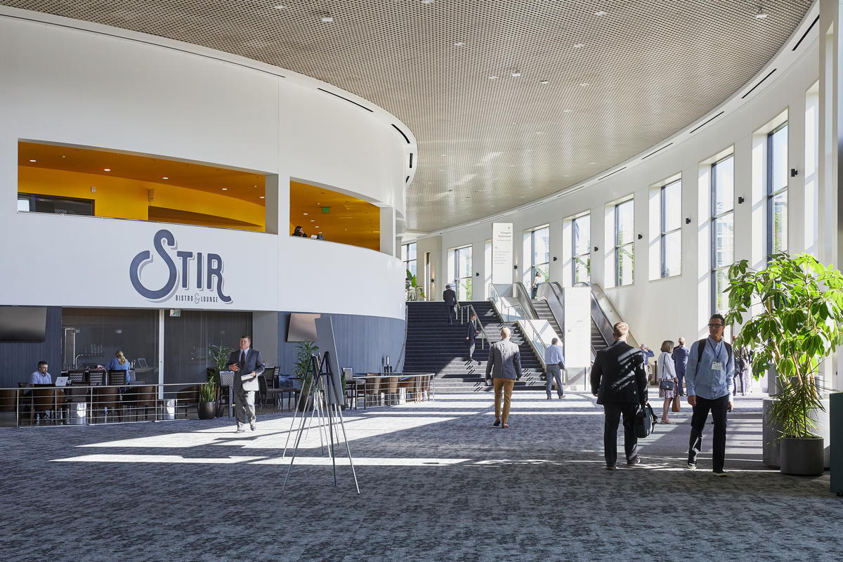 Stir Bistro & Lounge in the MLK Lobby at the Oregon Convention Center